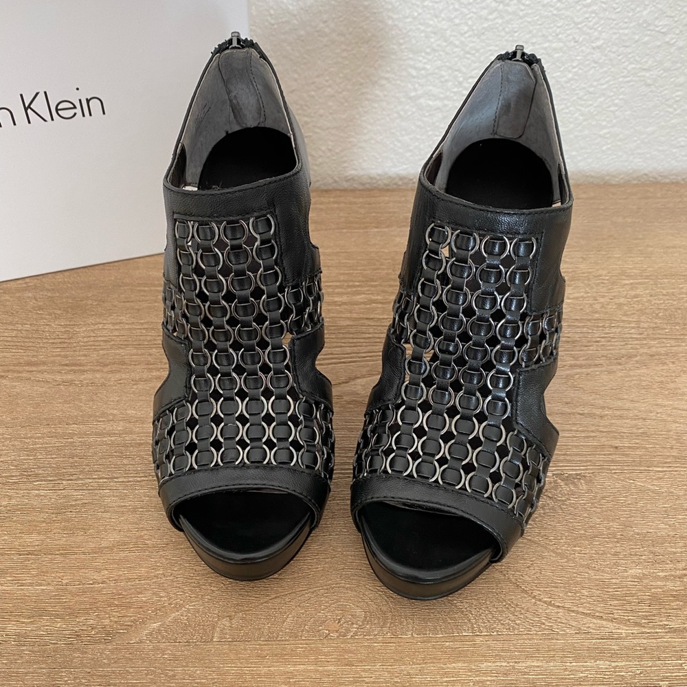 Calvin Klein • Heels • Size 6